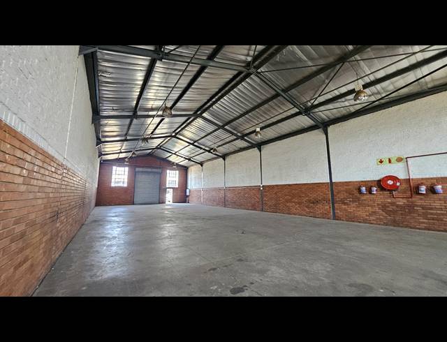 330M² WAREHOUSE TO LET IN ROSSLYN